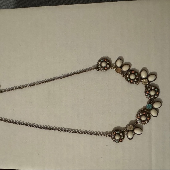 Elegant Multi-Color Floral Necklace - Picture 2 of 3